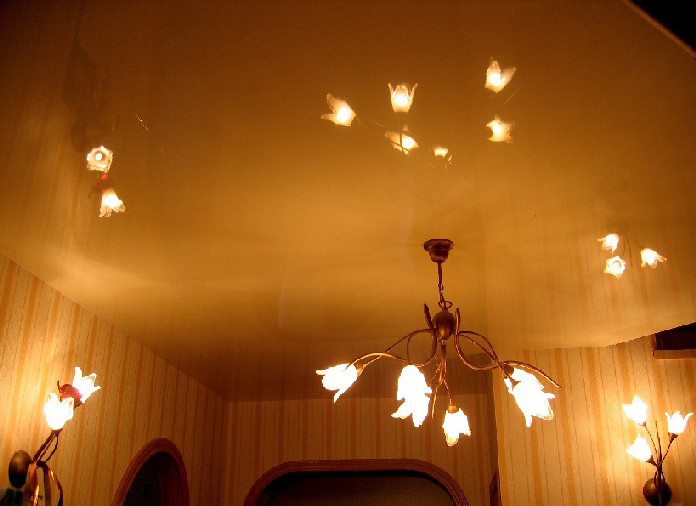 бесшовные натяжные потолки